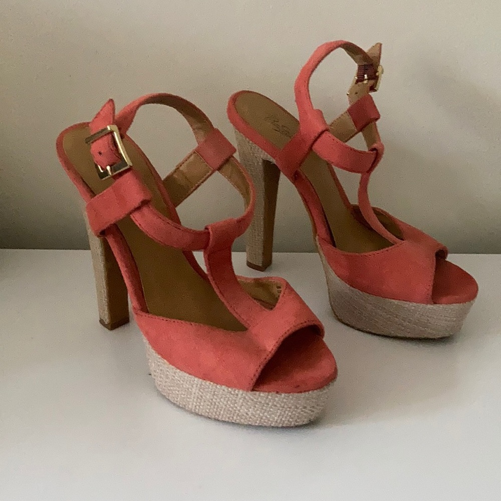 Coral Heels🌺